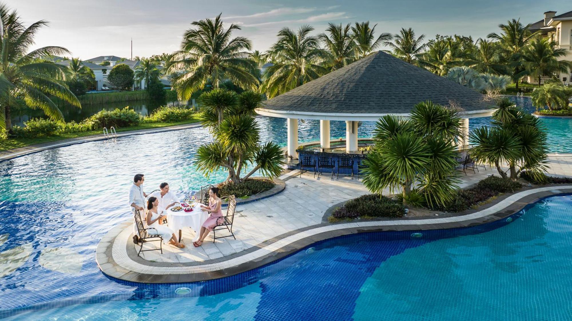 Vinpearl Wonderworld Phu Quoc Hotel Exterior photo The swimming pool at Vinpearl Hotel Nha Trang